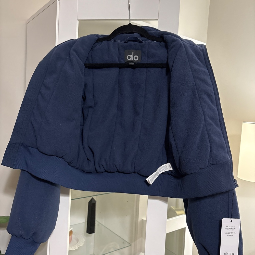 ALO Yoga Polar Fleece Cropped Wintry Mix Jacket in Navy size Medium NWT - Picture 4 of 5
